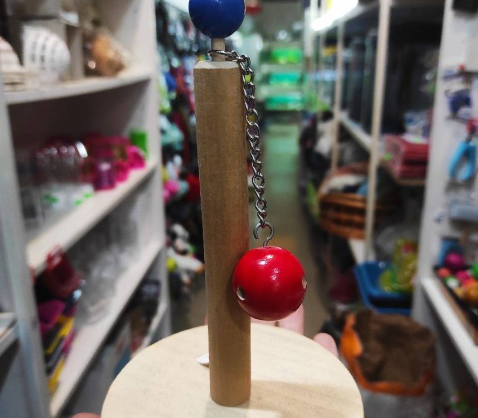 Igračka za papagaje stub sa kuglicama